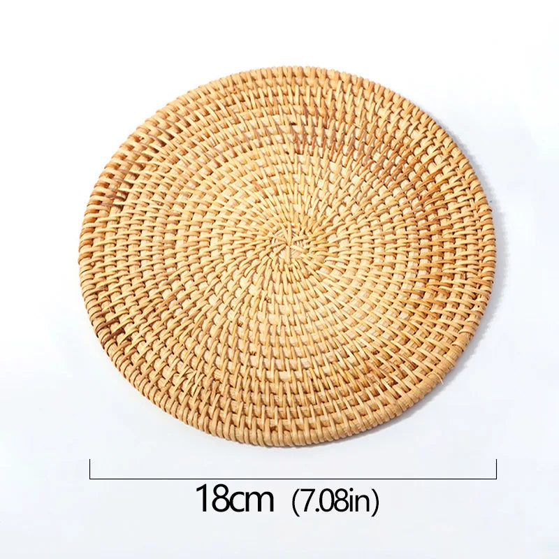 Posavasos e Individuales Marula Coil tejidos de ratán · Set decorativo apilable