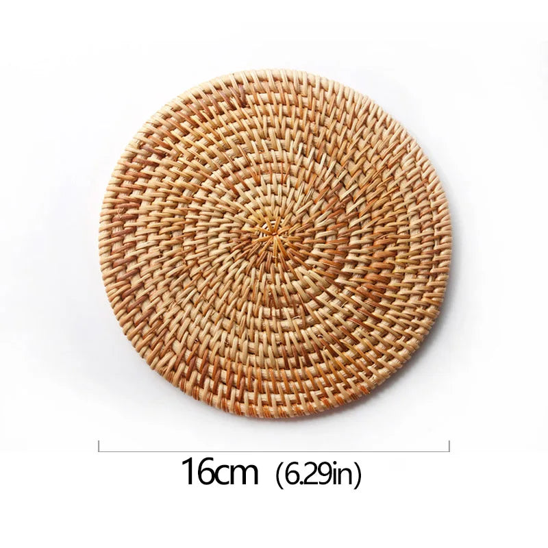 Posavasos e Individuales Marula Coil tejidos de ratán · Set decorativo apilable