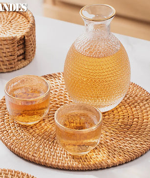 Posavasos e Individuales Marula Coil tejidos de ratán · Set decorativo apilable
