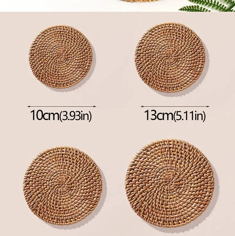 Posavasos e Individuales Marula Coil tejidos de ratán · Set decorativo apilable