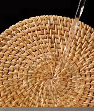 Posavasos e Individuales Marula Coil tejidos de ratán · Set decorativo apilable
