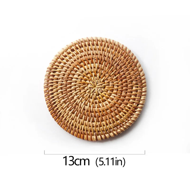 Posavasos e Individuales Marula Coil tejidos de ratán · Set decorativo apilable
